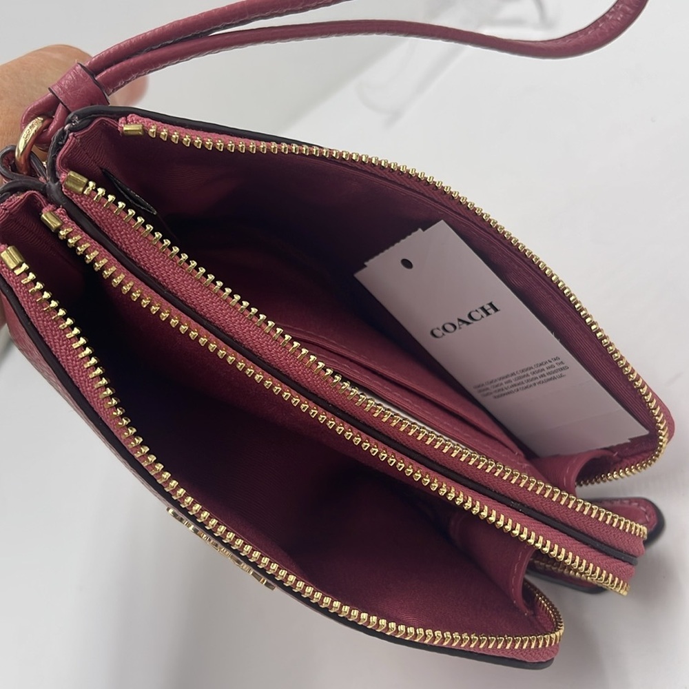 Coach Double Corner Zip Wristlet
IM/Rouge
NWT - Picture 12 of 16